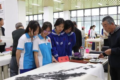 文化館服務(wù)宣傳周 | 平?jīng)鲆恢袝嫻P會 館校攜手，繪出校園文化新風(fēng)景